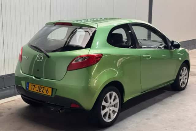 Mazda 2 (2009) thumbnail 5
