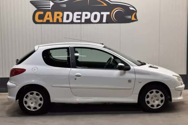 Peugeot 206 (2008) thumbnail 3