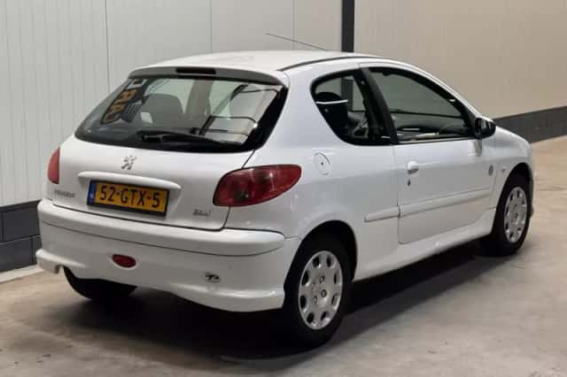 Peugeot 206 (2008) thumbnail 4