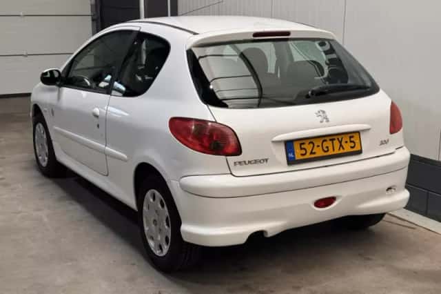 Peugeot 206 (2008) thumbnail 6