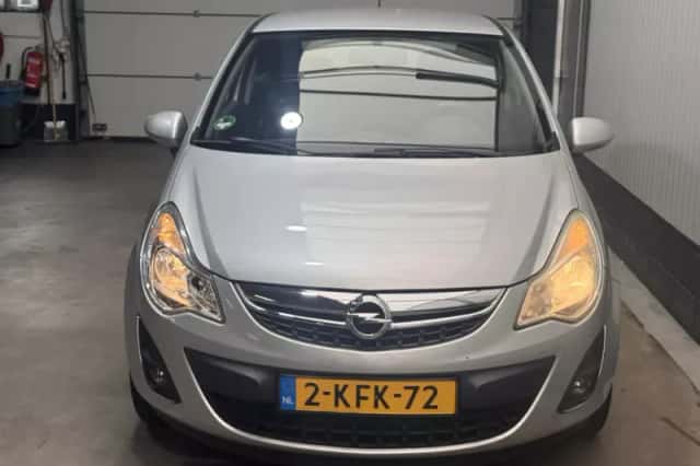 Opel Corsa (2013) thumbnail 2