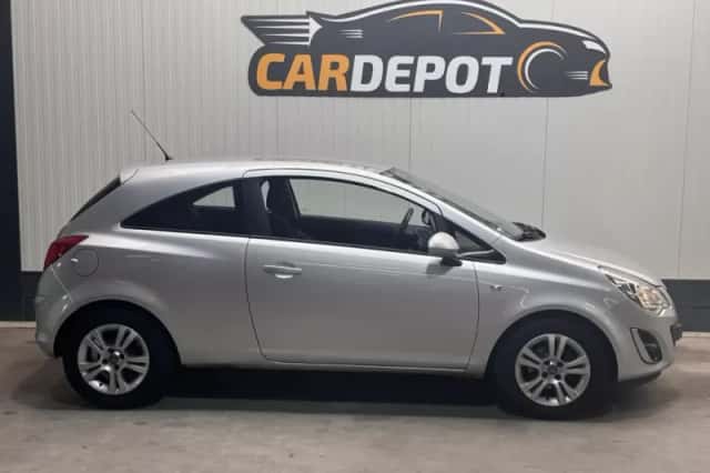 Opel Corsa (2013) thumbnail 4