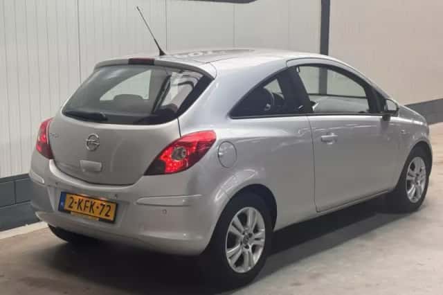 Opel Corsa (2013) thumbnail 5
