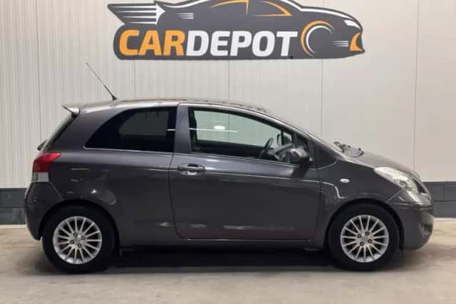 Toyota Yaris (2009) thumbnail 4