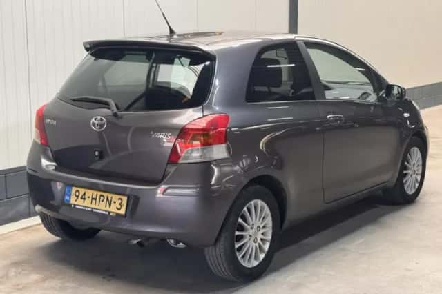 Toyota Yaris (2009) thumbnail 5