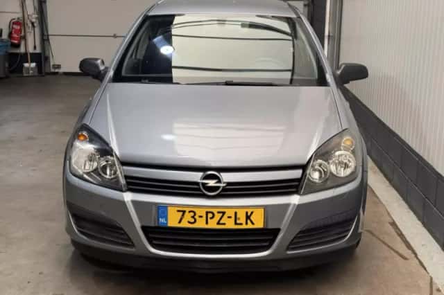 Opel Astra (2005) thumbnail 2