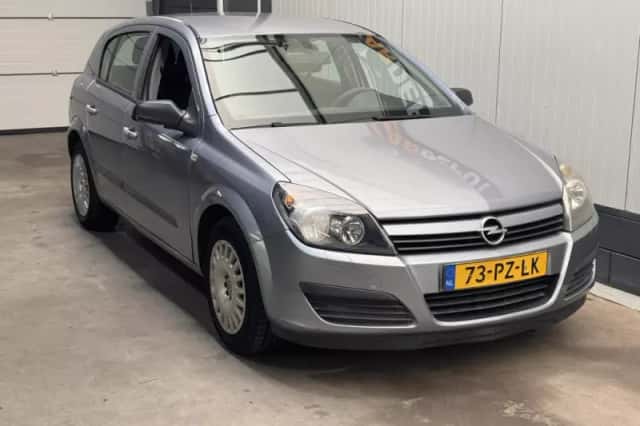 Opel Astra (2005) thumbnail 3
