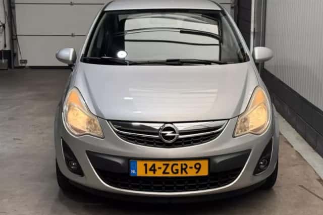 Opel Corsa (2011) thumbnail 2