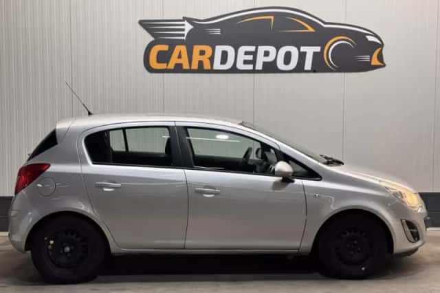 Opel Corsa (2011) thumbnail 4