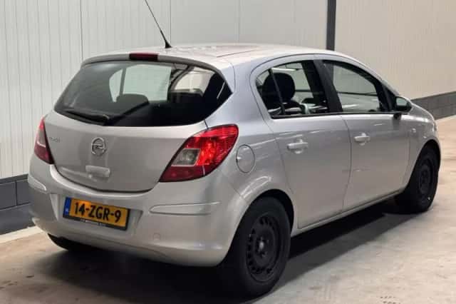 Opel Corsa (2011) thumbnail 5
