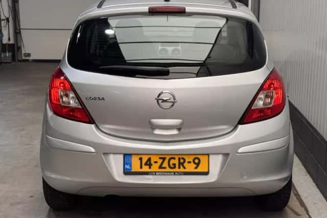 Opel Corsa (2011) thumbnail 6