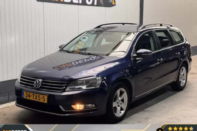 Volkswagen Passat (2012) thumbnail 1