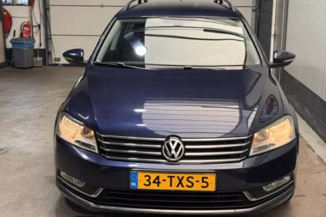 Volkswagen Passat (2012) thumbnail 2