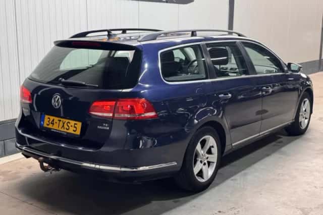 Volkswagen Passat (2012) thumbnail 5