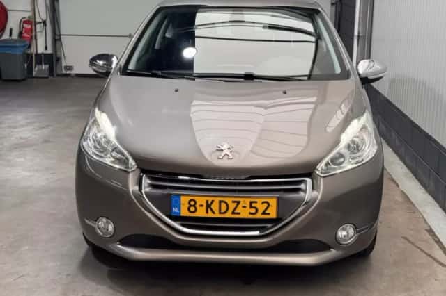 Peugeot 208 (2013) thumbnail 2