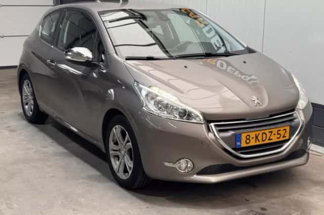 Peugeot 208 (2013) thumbnail 3