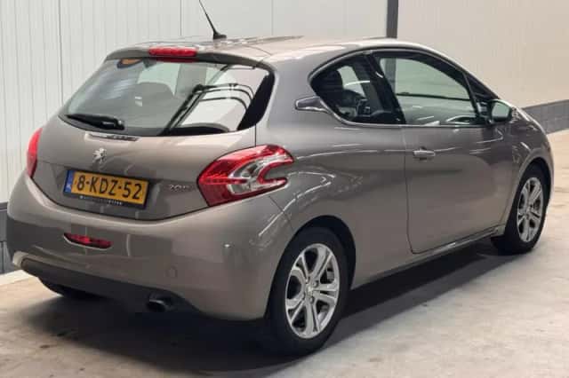 Peugeot 208 (2013) thumbnail 5