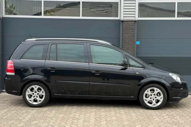 Opel Zafira (2005) thumbnail 2