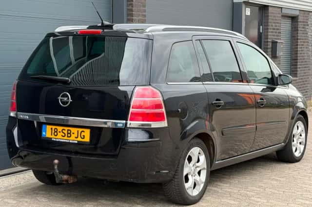 Opel Zafira (2005) thumbnail 3