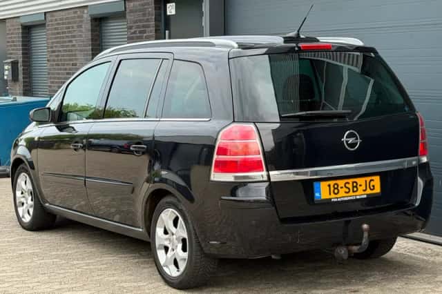 Opel Zafira (2005) thumbnail 4