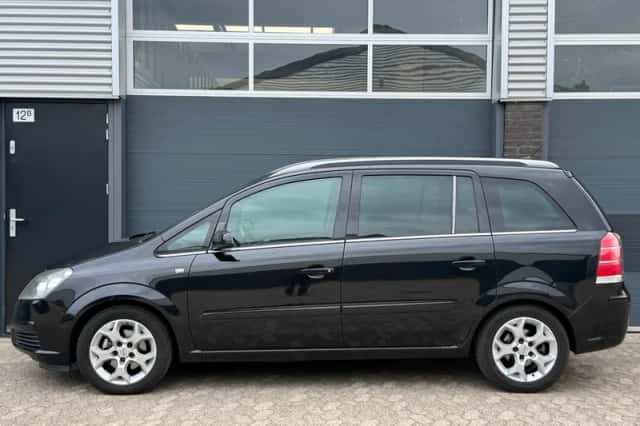 Opel Zafira (2005) thumbnail 5