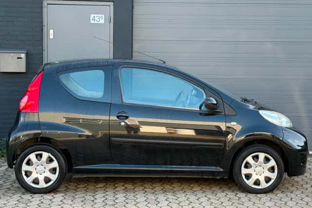 Peugeot 107 (2012) thumbnail 2