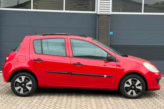 Renault Clio (2007) thumbnail 2