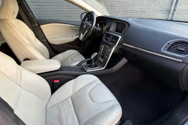 Volvo V40 (2012) thumbnail 6
