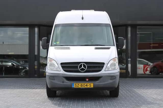 Mercedes-Benz Sprinter (2012) thumbnail 2