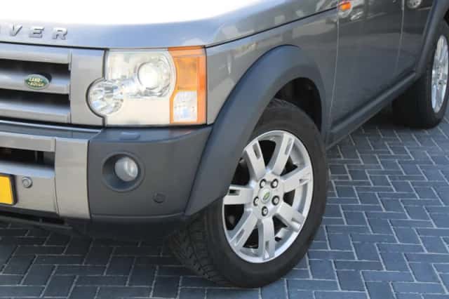 Land Rover Discovery (2008) thumbnail 2