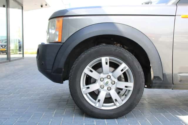 Land Rover Discovery (2008) thumbnail 6