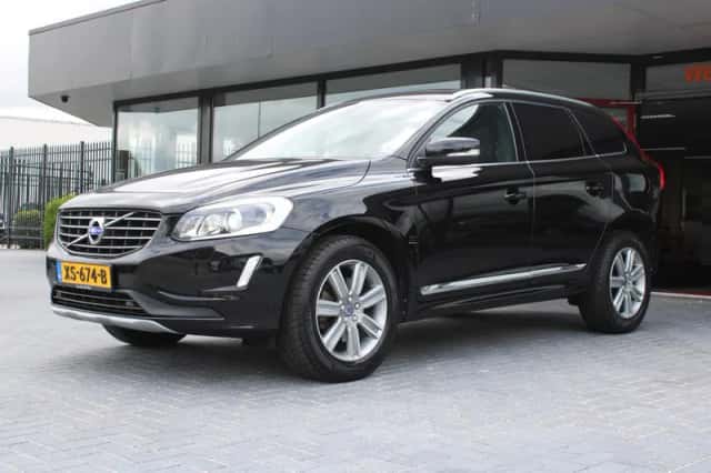 Volvo XC60 (2016) thumbnail 3