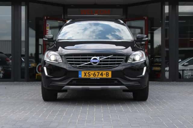 Volvo XC60 (2016) thumbnail 4