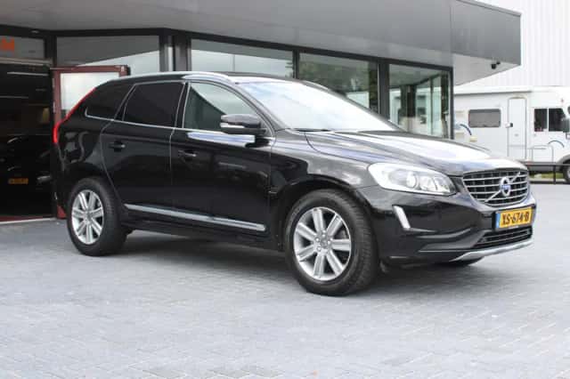 Volvo XC60 (2016) thumbnail 5
