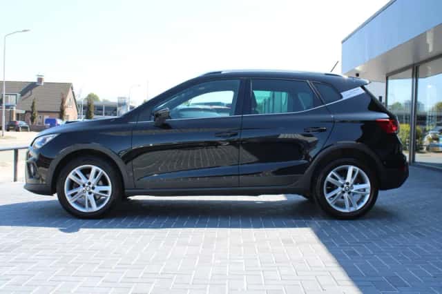SEAT Arona (2018) thumbnail 3