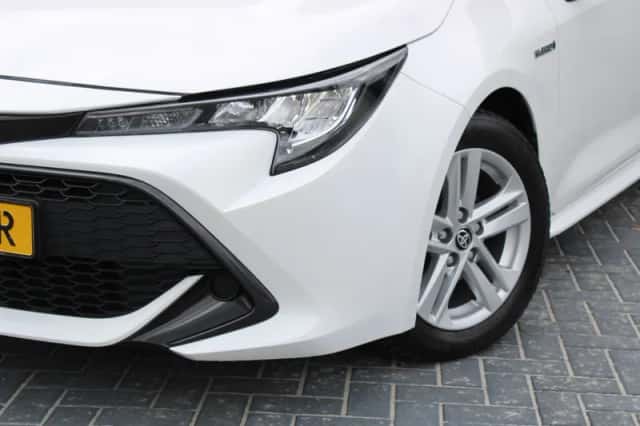 Toyota Corolla (2021) thumbnail 2