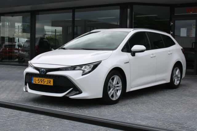 Toyota Corolla (2021) thumbnail 3