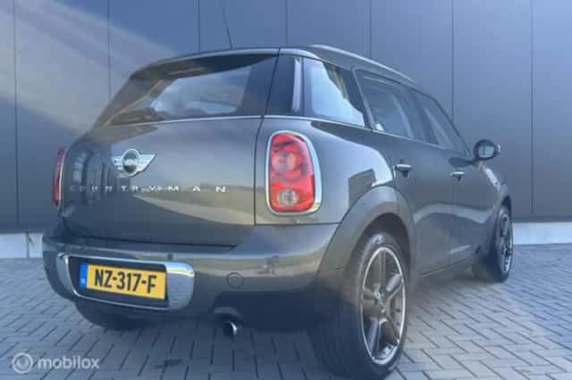 MINI Countryman (2012) thumbnail 4