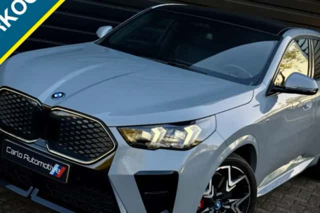 BMW iX2 (2024) thumbnail 1