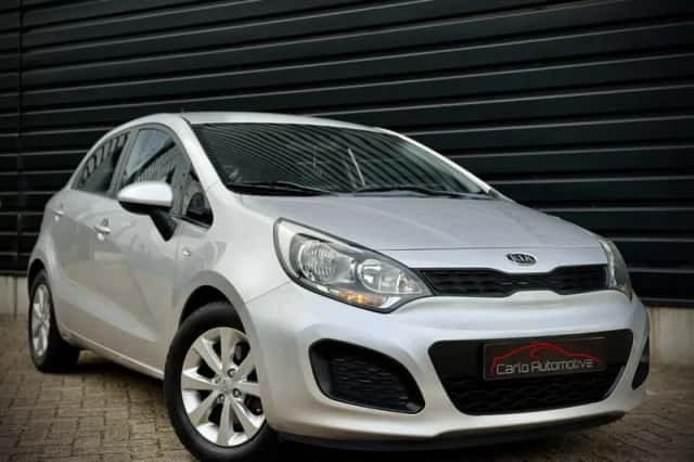Kia Rio (2011) thumbnail 3