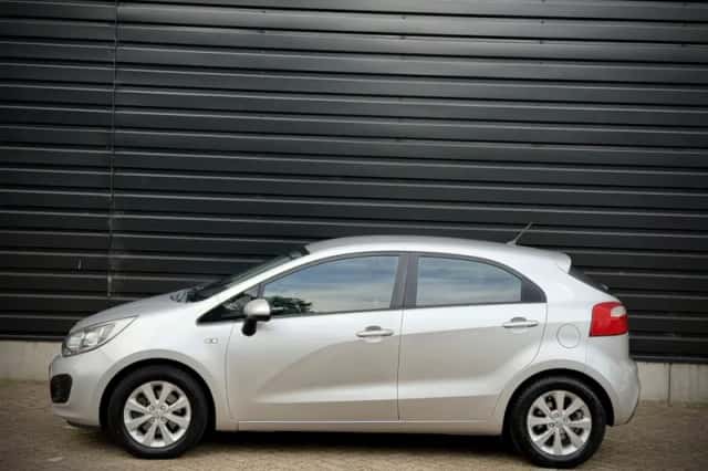 Kia Rio (2011) thumbnail 6