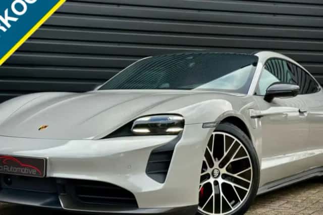 Porsche Taycan (2024) thumbnail 1