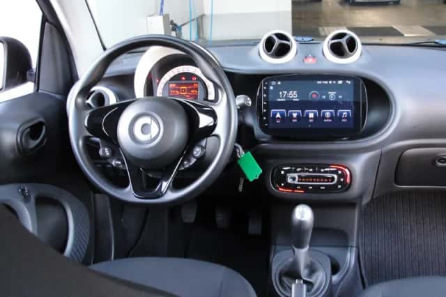 Smart Fortwo (2017) thumbnail 5