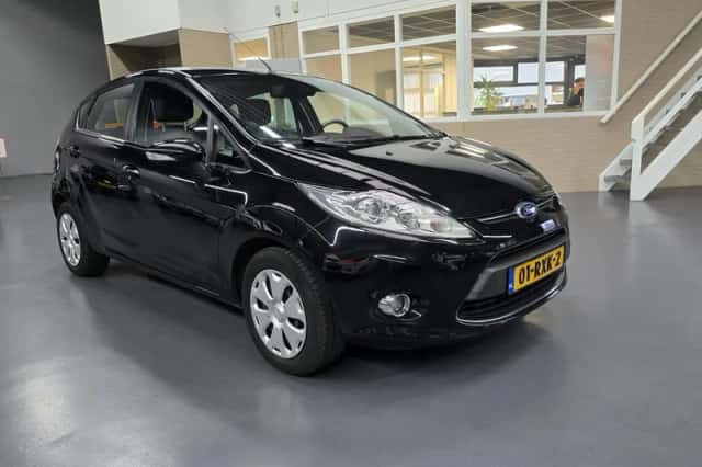 Ford Fiesta (2011) thumbnail 5
