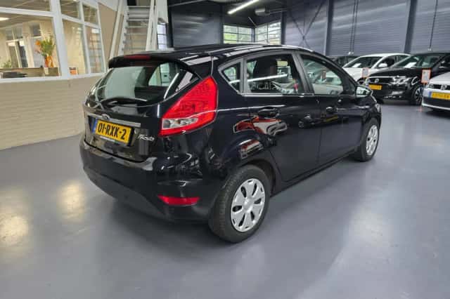 Ford Fiesta (2011) thumbnail 6