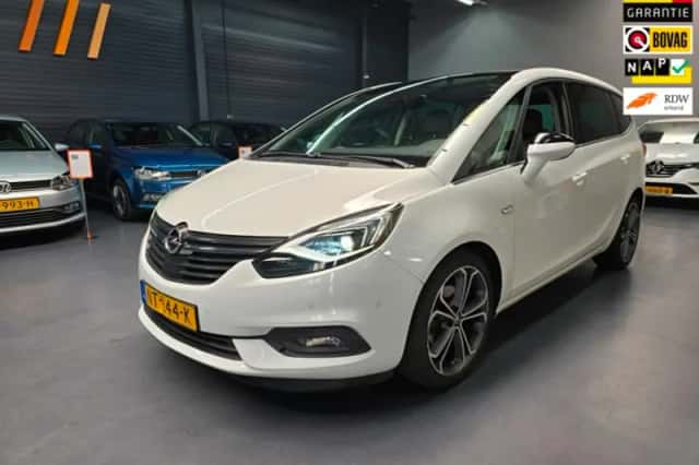 Opel Zafira (2017) thumbnail 1