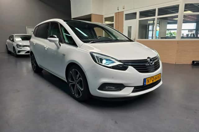 Opel Zafira (2017) thumbnail 4