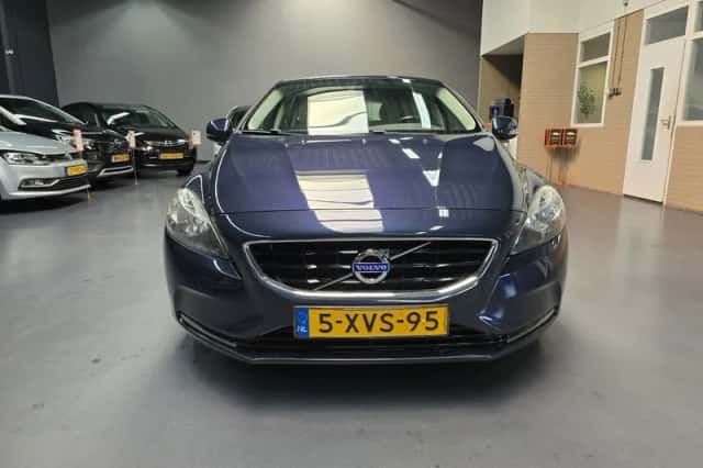 Volvo V40 (2014) thumbnail 3