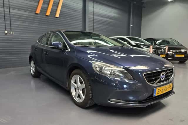 Volvo V40 (2014) thumbnail 4