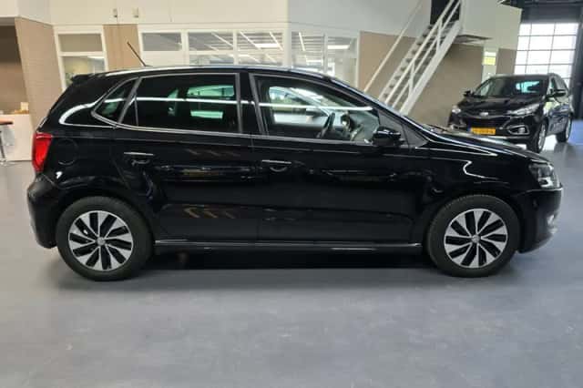 Volkswagen Polo (2015) thumbnail 6